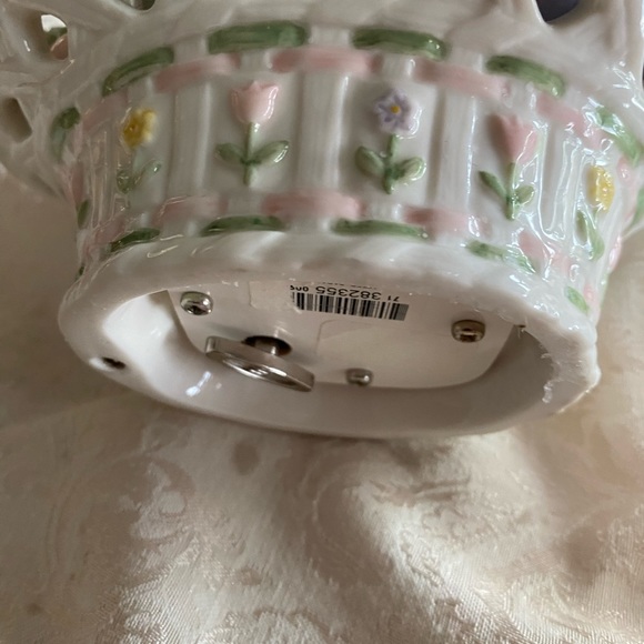 CERAMIC EASTER EGG BASKET MUSIC BOX - Picture 8 of 10